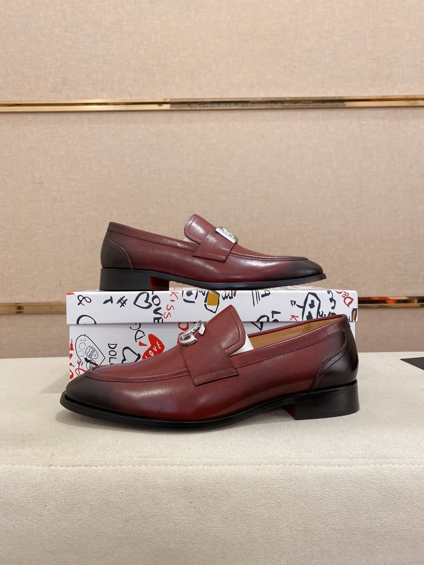 Men's clothing and shoes💰 520💰🌲DG top-notch🔍🔍men's new leather shoes🚹sold at the same time⚠The uppers are imported cowhide from Italy, the entire imported cowhide lining, and imported accessories💪💪, completely 1⃣️ vs. 1⃣️🇮🇹 💪💪, ⚠Sole: The original sole is specially provided by the original factory, the exclusive movable molded sole is super comfortable, ⚠Original factory follow-up goods, 🔍🔍high quality, can be entered and exited at will, welcome to compare ⚠Size number: 38-44. Can be customized 45 non-returnable